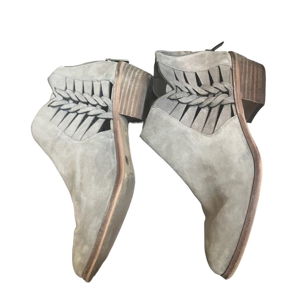 SUEDE VINCE CAMUTO Prestetta Bootie Foxy True Leather Taupe Back Zip SZ 8.5 EUC